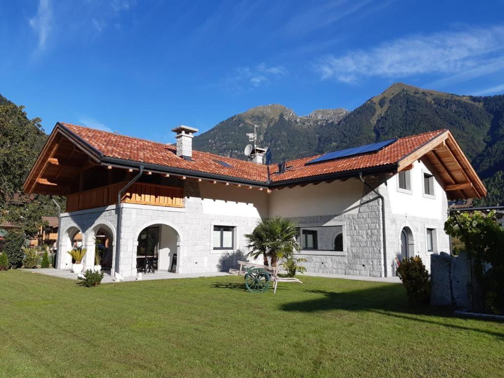 B&B Casa Il Sasso Pinzolo Bagian luar foto