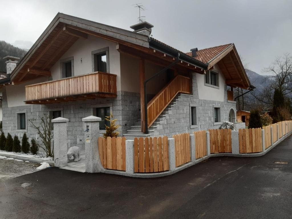 B&B Casa Il Sasso Pinzolo Bagian luar foto
