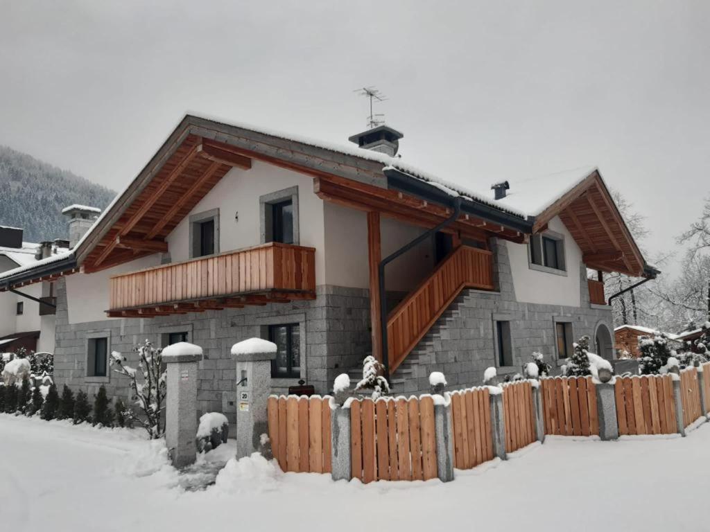 B&B Casa Il Sasso Pinzolo Bagian luar foto