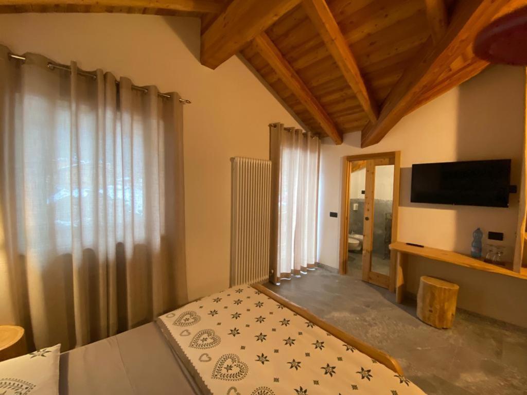 B&B Casa Il Sasso Pinzolo Bagian luar foto