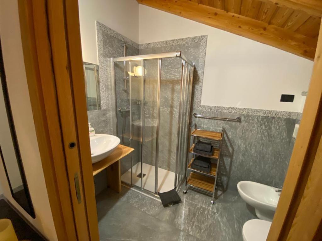 B&B Casa Il Sasso Pinzolo Bagian luar foto