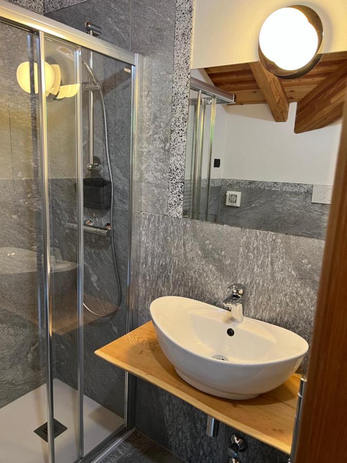 B&B Casa Il Sasso Pinzolo Bagian luar foto