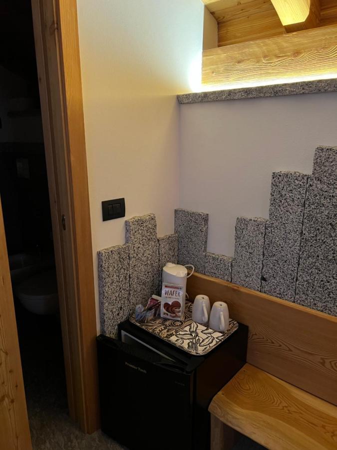 B&B Casa Il Sasso Pinzolo Bagian luar foto