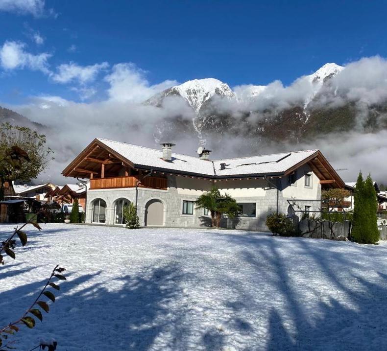 B&B Casa Il Sasso Pinzolo Bagian luar foto